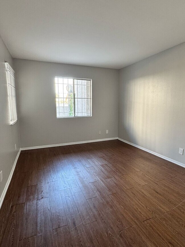 Building Photo - 1200 Gaviota Ave