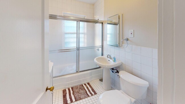 Building Photo - 39-41-41 Upland Rd