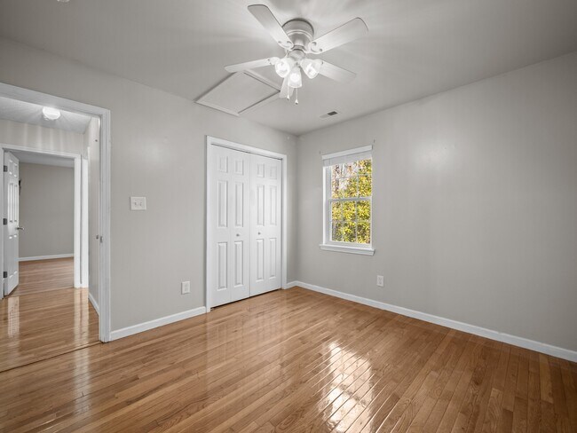 Building Photo - 218 Winterberry Ct