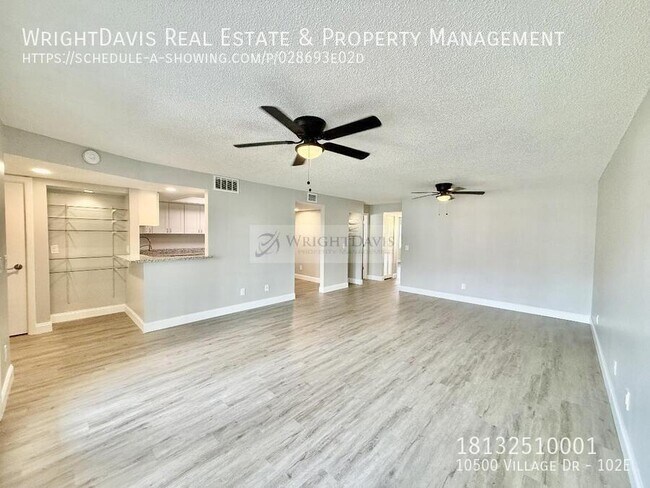Building Photo - 10500 Village Dr