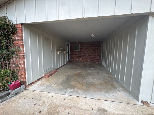 Building Photo - Spacious home with carport and garage!