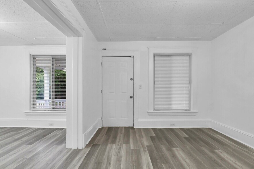 Building Photo - 1423 E 111th St