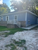 Building Photo - 1435 Lillian Ln