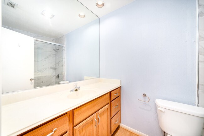 Building Photo - 7505 Memorial Woods Dr