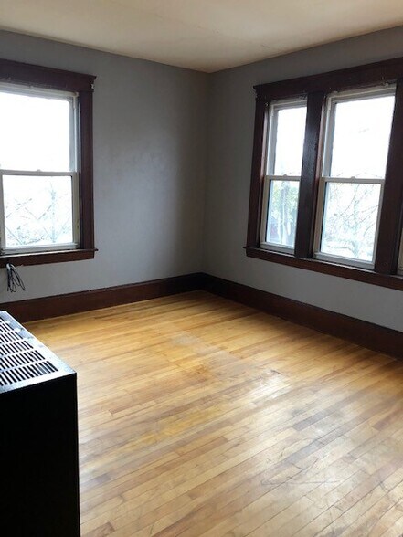 Building Photo - 53 Pilgrim Ave