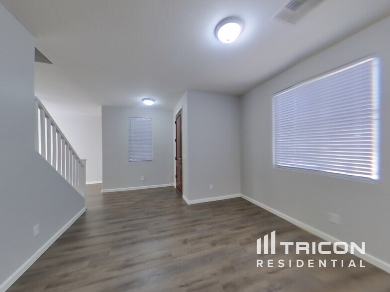 Building Photo - 4360 E Carla Vista Dr