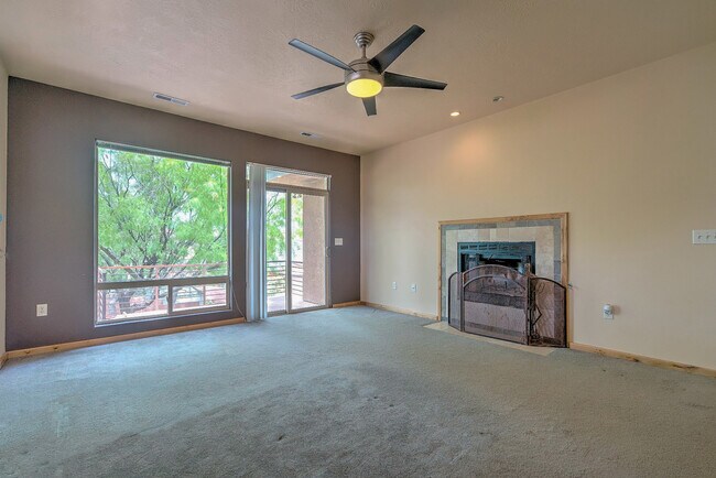 Building Photo - Gorgeous, Custom 4 bed, 3 bath Pet-Friendl...