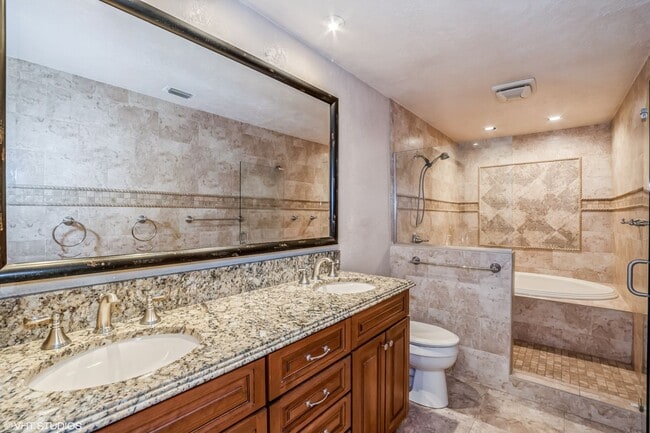 Building Photo - Spacious Cottage in College Park