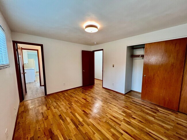 Building Photo - Updated 3BD w/ Outbuildings & Shop - Water included