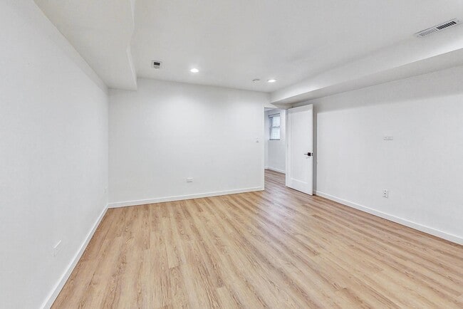 Building Photo - 2002 W Coulter St