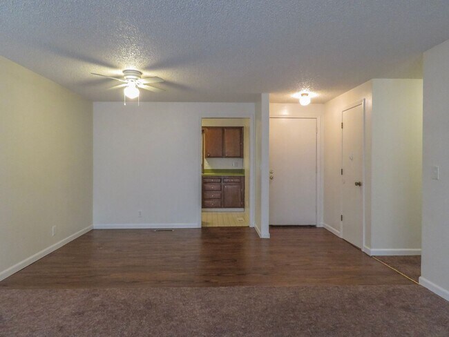 Building Photo - 1021 Swingwood Dr NE