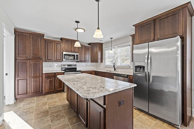 Building Photo - 209 S Walnut St