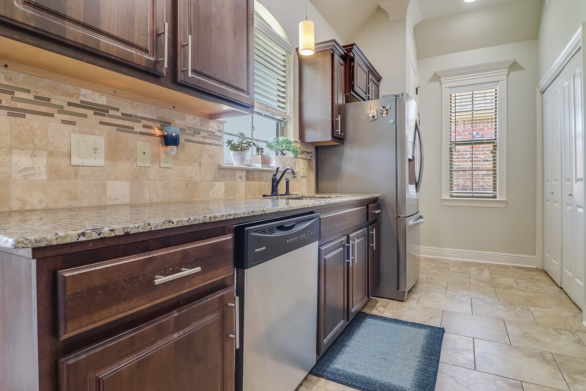 Building Photo - 222 Crenshaw Dr