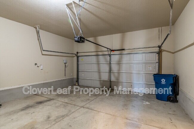 Building Photo - 5167 Top Ridge Ln
