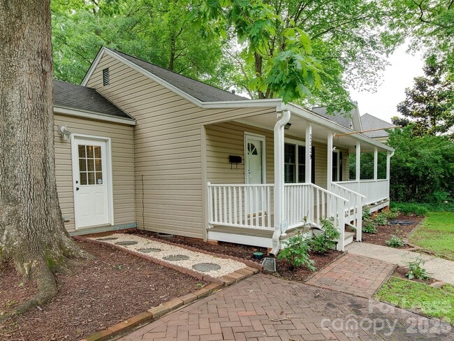 Building Photo - 2329 Kingsbury Dr