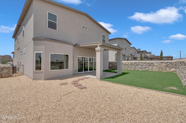 Building Photo - 544 La Entrada Cir