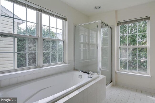 Building Photo - 13129 Park Crescent Cir