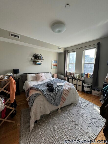 Building Photo - 57 Glenville Ave