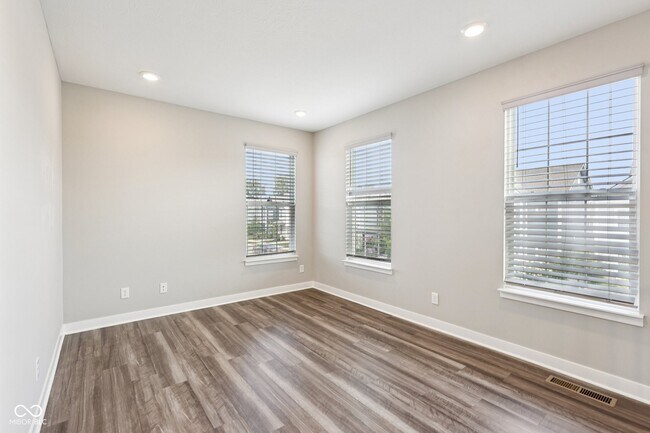 Building Photo - 17285 Dallington St