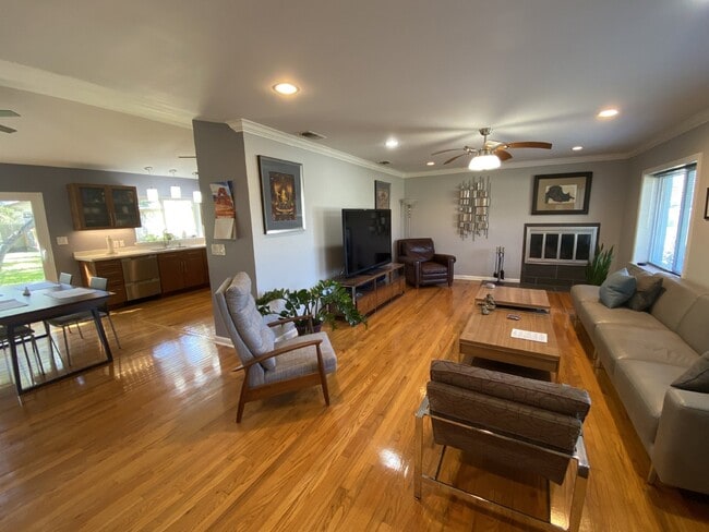 Building Photo - 256 Lorenz Rd