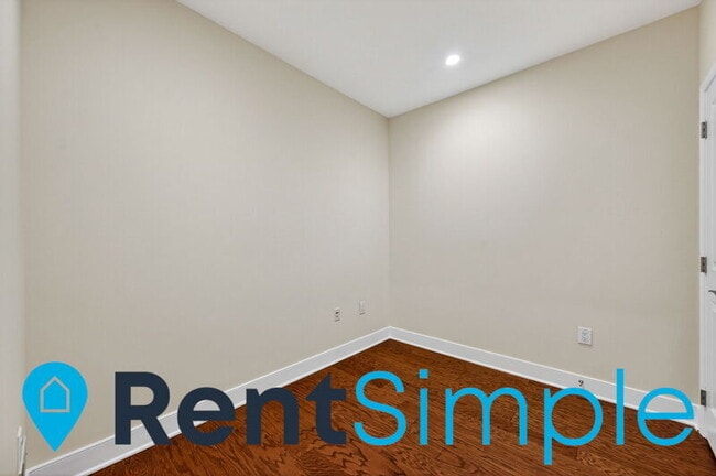 Building Photo - 1418 N Rhodes St