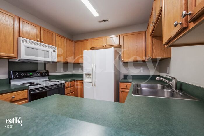 Building Photo - 7224 Pompano Pl