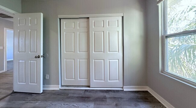 Building Photo - 3841 16th Ave S