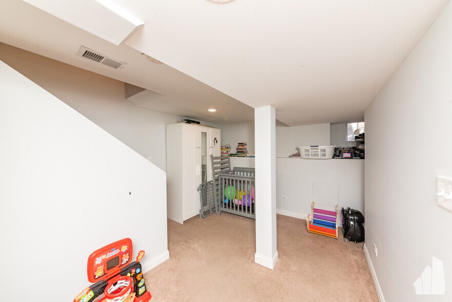 Building Photo - 2341 W Montana St