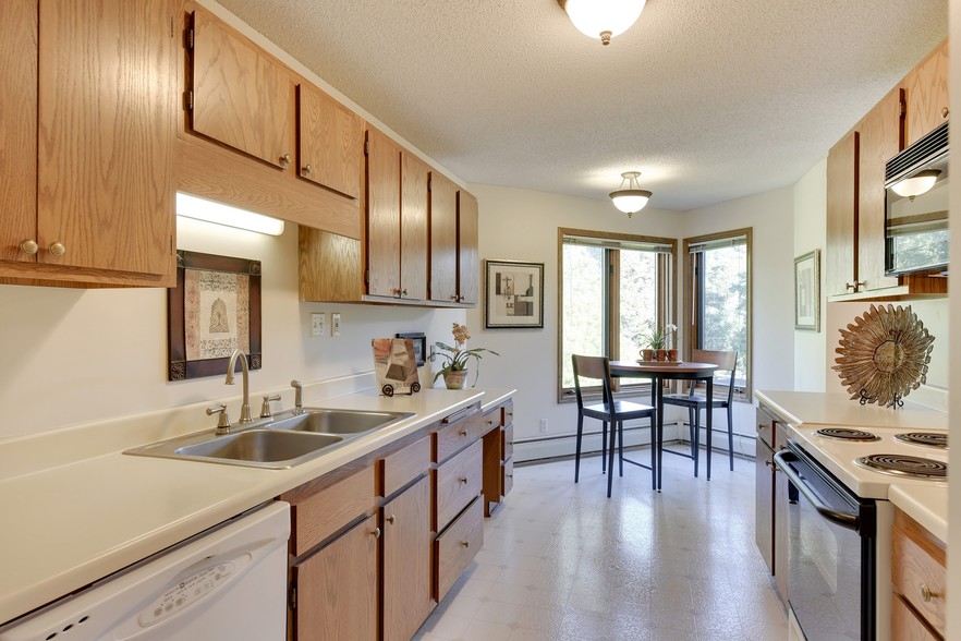 Kitchen - Southwirth Apartment Homes