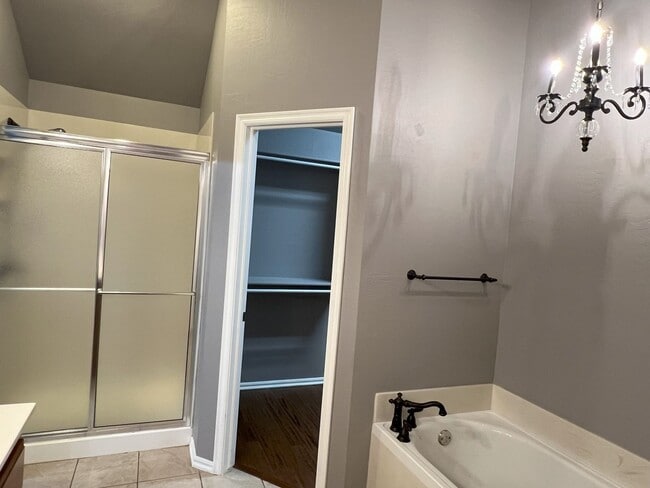 Building Photo - (3) Bed/(2) Bath + Study and Safe Room in ...