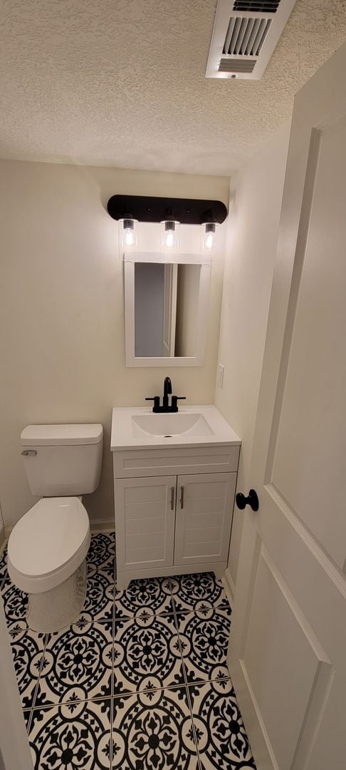 Building Photo - Tiehen Realty - Booth