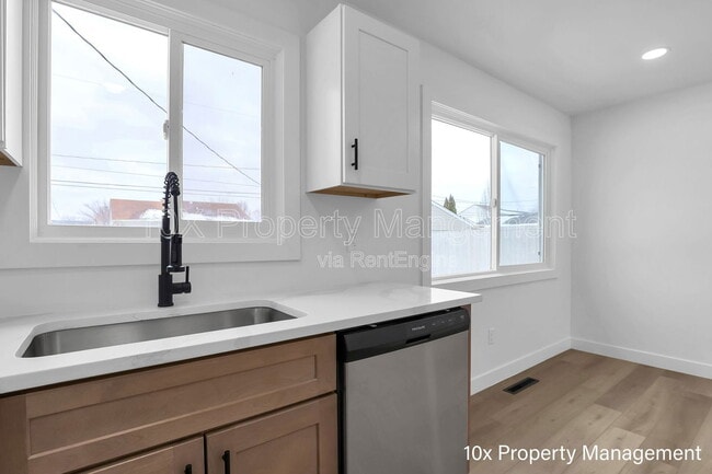Building Photo - 4403 Paxton Dr S