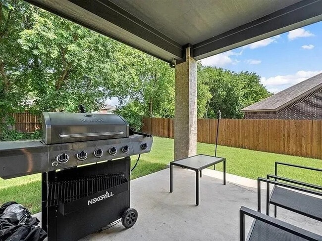 Building Photo - 1902 Sunflower Dr