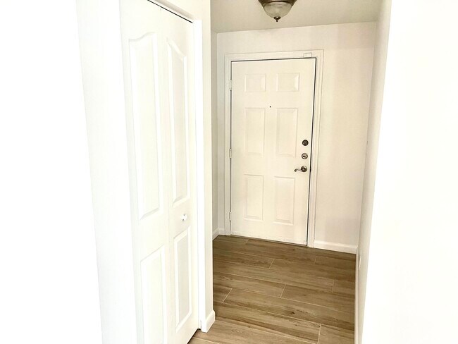 Building Photo - 9833 Baywinds Blvd