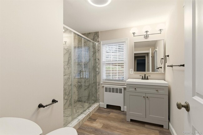 Building Photo - 327 W Neck Rd