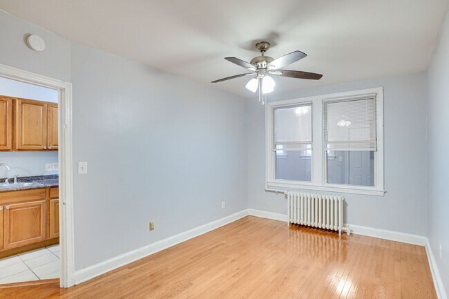 Building Photo - Kingman Park Charming Brick Townhome - Move-In Ready