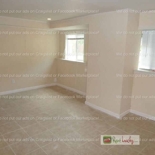 Building Photo - Cool & HUGE 5-Bedroom Home in Des Moines with Large Detached Shop/Garage!!