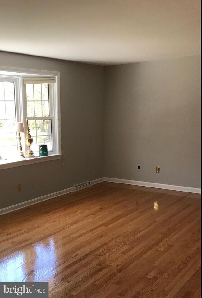Building Photo - 335 Spalding Rd