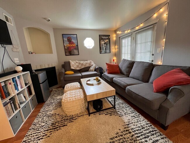 Building Photo - Beautiful Condo in Greeley