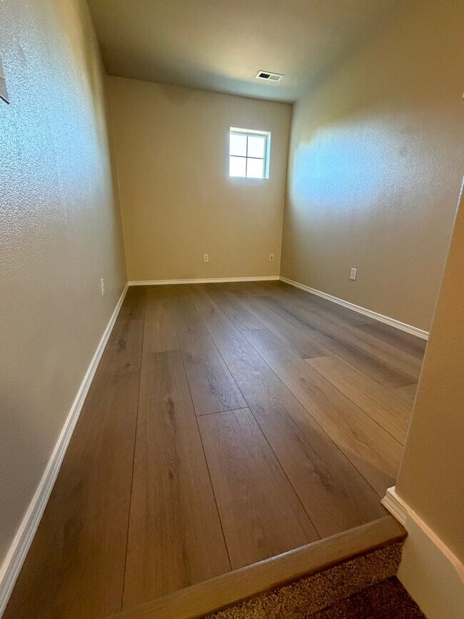 Building Photo - 413 Roger Smith Dr