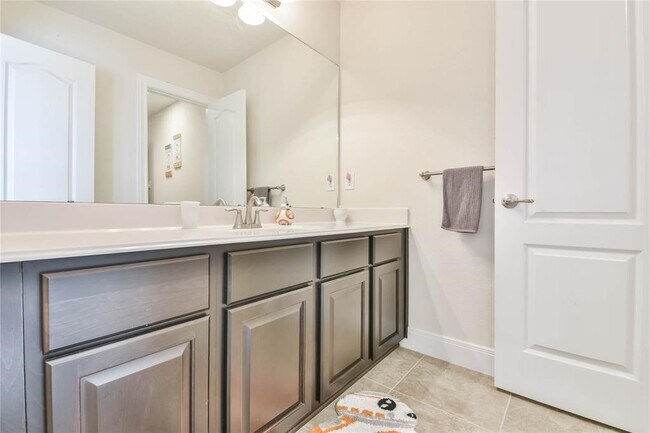 Building Photo - 1236 Laurel Lp