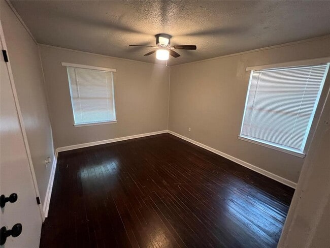 Building Photo - 5818 Glenhurst Dr