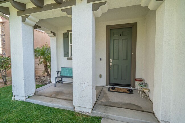 Building Photo - Beautiful 5-Bedroom Home with Outdoor Entertainer's Area in Valencia!