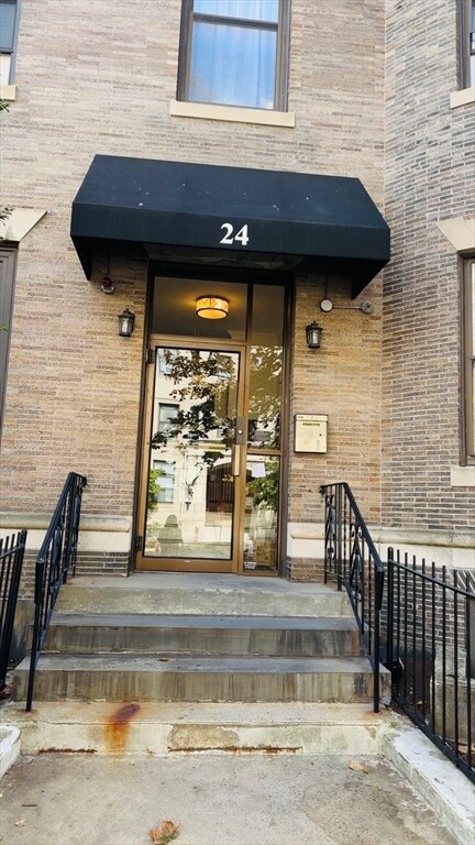 Building Photo - 24 Peterborough St