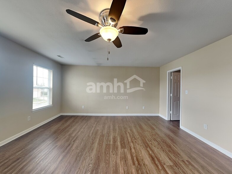 Building Photo - 38 E Flat Rock Dr