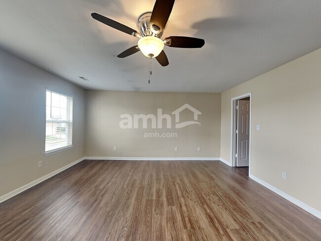 Building Photo - 38 E Flat Rock Dr