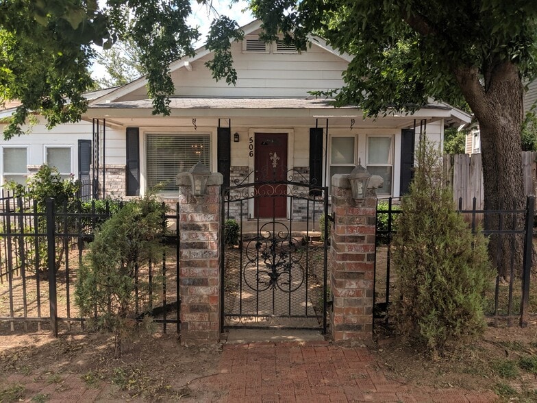 Building Photo - 506 E Springer Ave