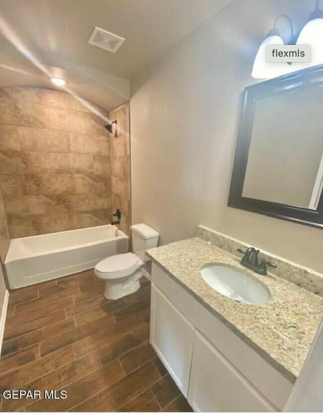 Building Photo - 405 S 7th St