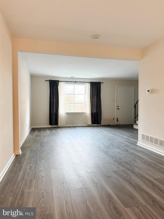 Building Photo - 112 Llandovery Dr