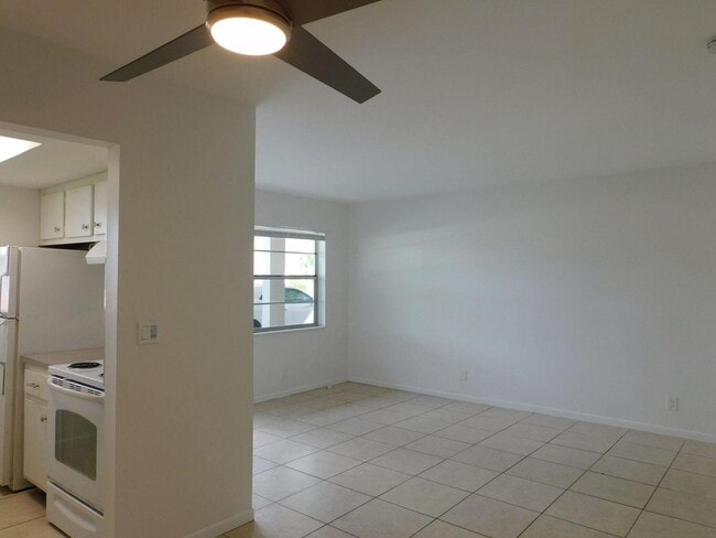 Building Photo - 640 SE 2nd Ave